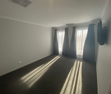 Spacious Family Home with Open-Plan Living in Mooroopna - Photo 3