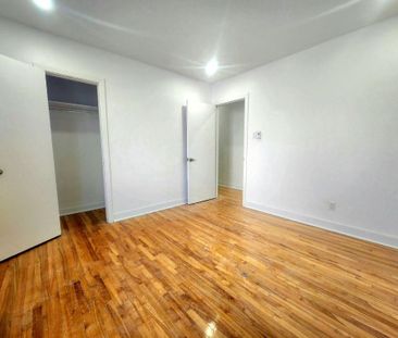**Because You Deserve Renovated 4 1/2 TOP FLOOR, Ville Emard, Monk ** - Photo 4