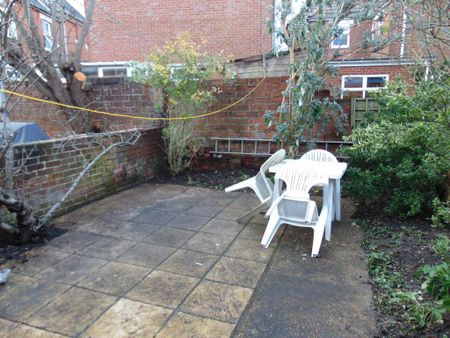 3 bedroom semi-detached house to rent - Photo 3