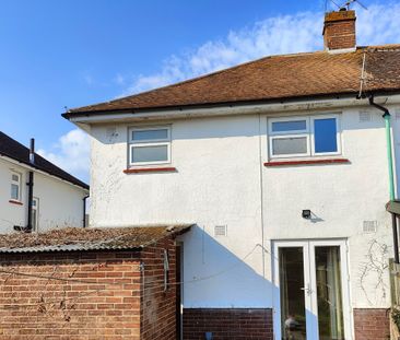 A newly refurbished 3 bedroom property between Staines and Egham. Near to schools and stations. - Photo 2