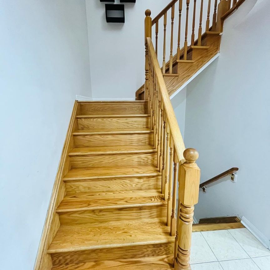 For Lease - 48 Herdwick Street Unit# UPPER LEVEL, Brampton, Ontario - Photo 1