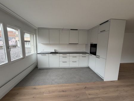 Freshly renovated and stylishly redesigned – living like in a new building! - Photo 4