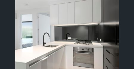 Stylish City Apartment with Stunning Views – Prime CBD Location - Photo 4