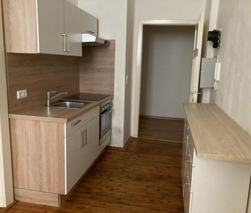 Preisgünstige Altbau-Mietwohnung in zentraler Stadtlage - Photo 2