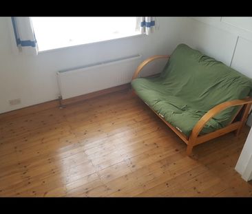 1 Bed Flat, Waddon Road, CR0 - Photo 1