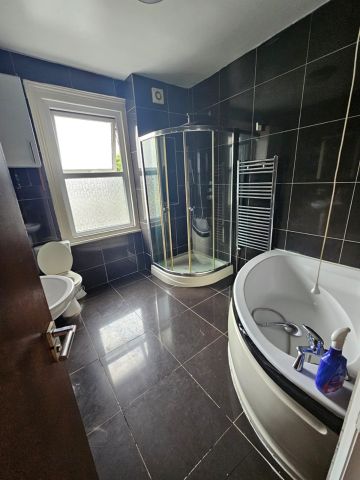 4 Bed Terraced House, Bengal Road, IG1 - Photo 2