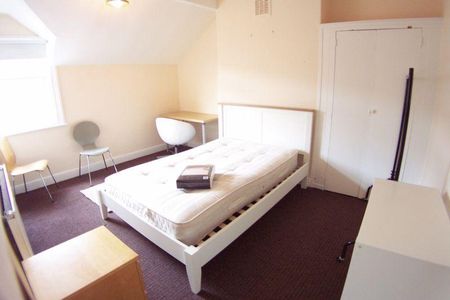 3 bedroom terraced house to rent - Photo 2