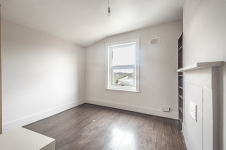 Garratt Lane, London, SW18 - Photo 3