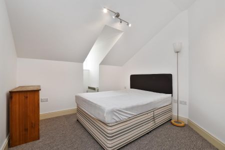 Beaumont Drive, Worcester Park - Photo 3