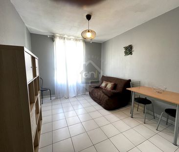 A LOUER AVIGNON ST LAZARE STUDIO MEUBLE AVEC PARKING FERME, - Photo 2