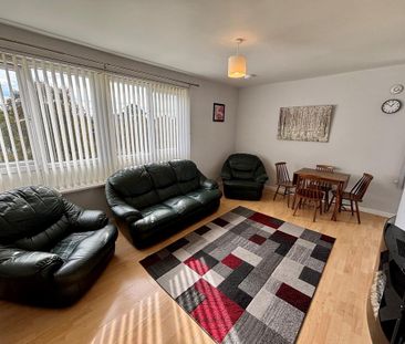 4 bedroom flat to rent - Photo 2