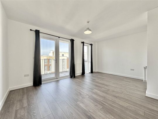 28 Charcot Road, London, NW9 - Photo 1