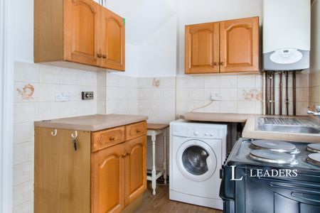2 bedroom detached to rent West Way, Bournemouth - Photo 3