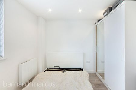 London Road, Cheam, Sutton - Photo 2