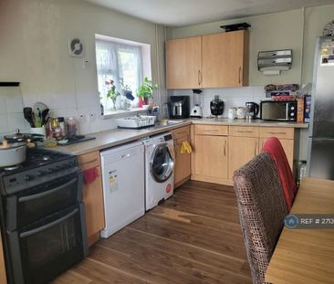 2 bedroom semi-detached house to rent - Photo 6