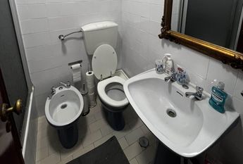 Quarto individual com varanda perto do metro linha azul