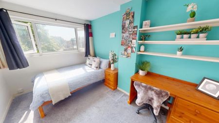 4 Bed Semi-Detached House, Harlaxton Walk, NG3 - Photo 2