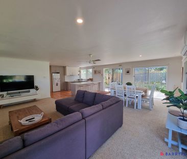 BEACHSIDE LIVING ON BEACH! FULLY FURNISHED, 10 MONTHS ONLY! - Photo 1