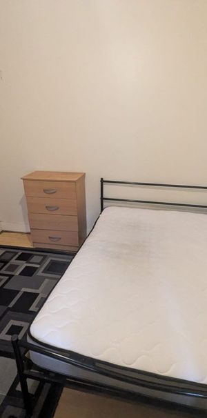 Room in a Shared House, Plashet Road, E13 - Photo 1