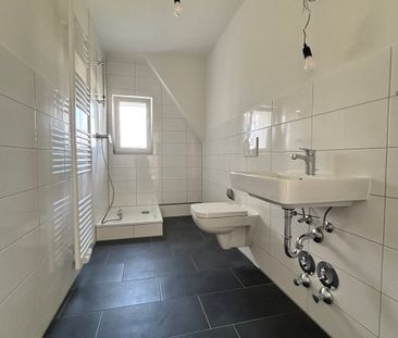 Frisch ausgebaute Dachgeschosswohnung in ruhiger, naturnaher Lage –... - Foto 2