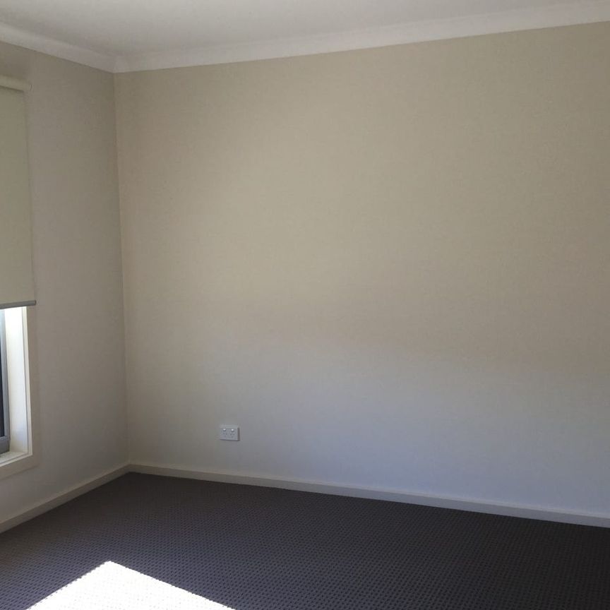 Well maintained 3 bedroom , 2 bathroom home! - Photo 1