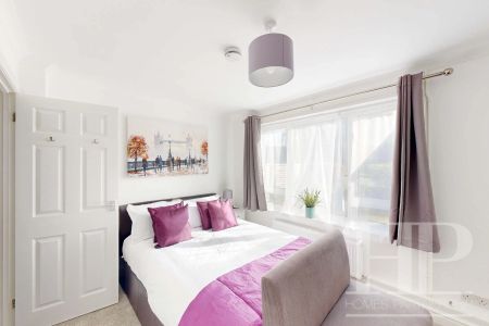 Craigans, Crawley, RH11 - Photo 3