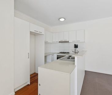 2 Bedroom 2 Bathroom Apartment Top Floor - Stunning Viewings - Photo 5