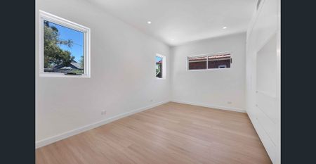 Brand New, Ultra-Modern Four Bedroom Home - Photo 4