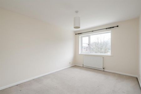 4 bedroom semi-detached house to rent - Photo 5