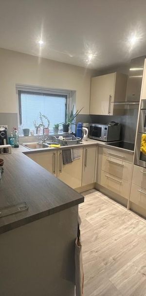 4 bedroom semi-detached house to rent - Photo 1