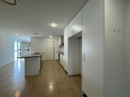 &ast;&ast;Charming 3-Bedroom Duplex in Moranbah &ast;&ast; - Photo 4