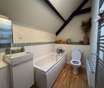2 bedroom barn conversion to rent - Photo 1
