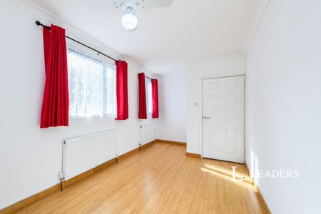 5 bedroom bungalow to rent Milton Road - Photo 3