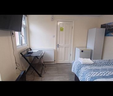 Studio Flat, Curzon Avenue, HA7 - Photo 3