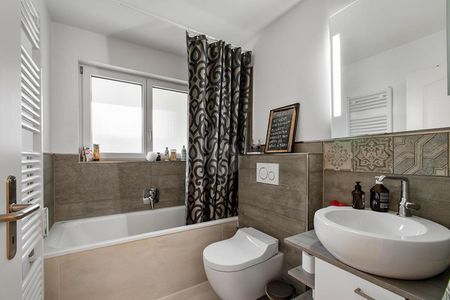 VERY GENEROUS WITH GARDEN - Photo 5