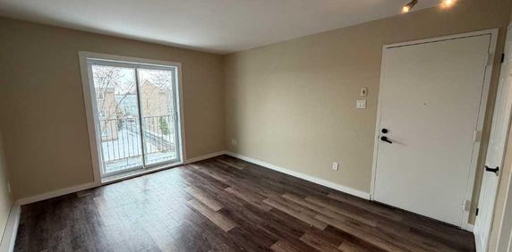 TRÈS BEAU 4 1/2 - LIBRE IMMÉDIATEMENT - RÉNOVÉ - Photo 2