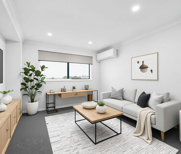 Brand New Luxury Family Home in Prime Aintree Location ! - Photo 2