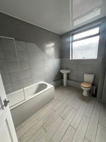 3 bedroom terraced house to rent - Photo 3