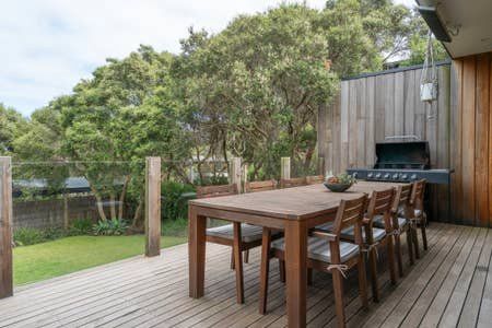 Beautifully Renovated Coastal Retreat – Fully Furnished - Photo 4