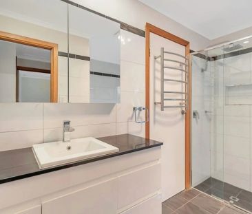 Spacious 4-Bedroom Home in Family-Friendly Parafield Gardens - Photo 4