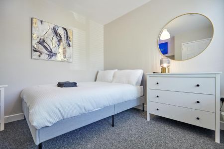 5 bedroom semi-detached house to rent - Photo 3