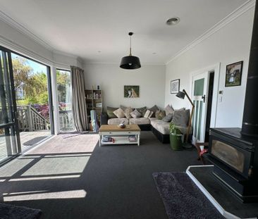 Charming 4 bedroom home with stunning views!!! - Photo 6