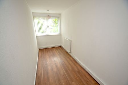 3 bed flat to rent in Hillpark Drive, Glasgow, G43 - Photo 4