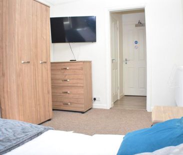 1 bedroom in a house share to rent - Photo 6