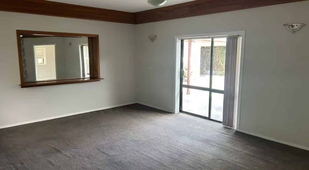 3-Bedroom, 2-Bathroom Home with spacious storage space & Swimming Pool in Papakura - Photo 1