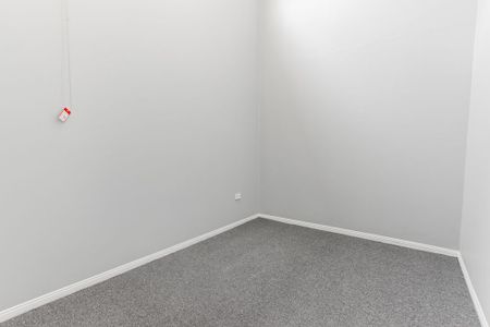 Coastal Convenience - Quiet Top-Floor Living - Photo 3