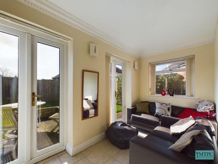 1 bedroom in a house share to rent - Photo 2