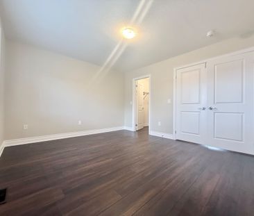 For Lease - 347 Luck Court, Newmarket, Ontario - Photo 6