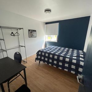 Chambre meublée tout Inclus avec Wi-Fi, stationnement, buanderie gratuite - location au mois avec bail / Libre immédiatement - Photo 2