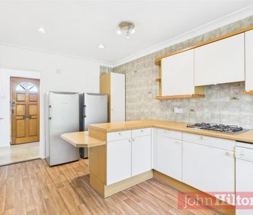 4 bedroom semi-detached house to rent - Photo 6